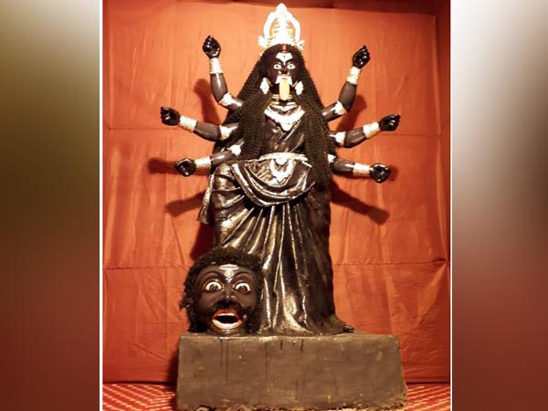 মোমবাতি নয় প্রদীপ !