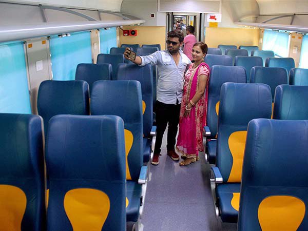 নিরাপদ যাত্রী পরিবহণে তেজস