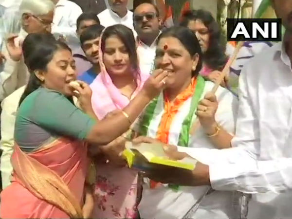 কর্ণাটকে ধরাশায়ী বিজেপি, জয়জয়কার কং-জেডিএস জোটের কর্ণাটকে ধরাশায়ী বিজেপি, জয়জয়কার কং-জেডিএস জোটের