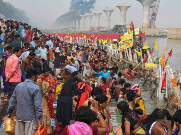 ছটে বাড়তি ছুটি