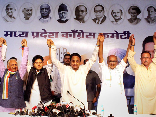 বিক্ষুব্ধ নেতাদের শান্ত করতে পথে শীর্ষ নেতৃত্ব