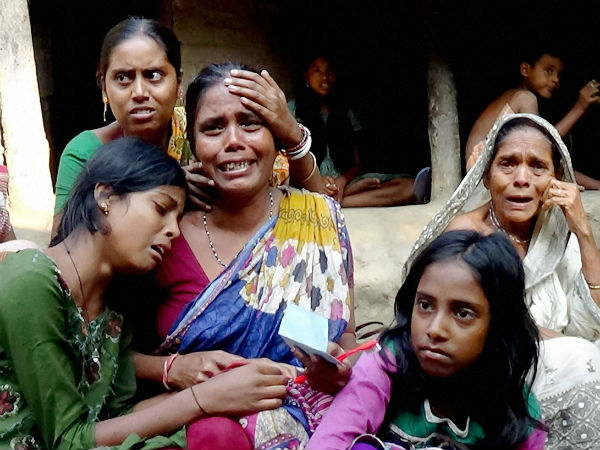 মায়ের মুখাগ্নি করে বাড়ি ফিরেই মৃত্যু ছেলের! মর্মান্তিক ঘটনায় হাহাকার নদিয়ায় মায়ের মুখাগ্নি করে বাড়ি ফিরেই মৃত্যু ছেলের! মর্মান্তিক ঘটনায় হাহাকার নদিয়ায়