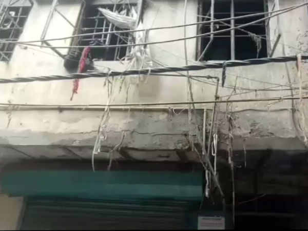 দিল্লির করোল বাগের বাজার এলাকায় ভয়াবহ আগুনে পুড়ে মৃত ৪ দিল্লির করোল বাগের বাজার এলাকায় ভয়াবহ আগুনে পুড়ে মৃত ৪