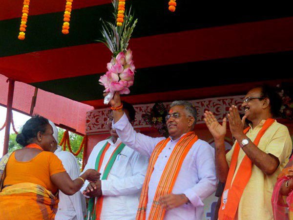অনুপ্রবেশকারীরা বাংলার বোঝা