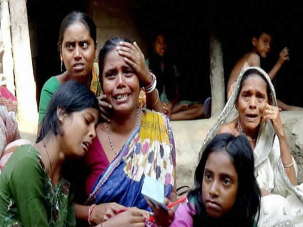 সঙ্গীর মৃত্যু, এখনও বেঁচে বিশ্বাস হচ্ছে না! শান্তিপুর কাণ্ডে অসুস্থদের কলকাতায় নেওয়ার সিদ্ধান্ত সঙ্গীর মৃত্যু, এখনও বেঁচে বিশ্বাস হচ্ছে না! শান্তিপুর কাণ্ডে অসুস্থদের কলকাতায় নেওয়ার সিদ্ধান্ত