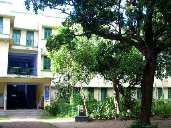 হুগলির মহিলা কলেজে ছাত্রী বনাম অধ্যাপক! প্রতিষ্ঠা দিবসকে ঘিরে তুলকালাম-কাণ্ড হুগলির মহিলা কলেজে ছাত্রী বনাম অধ্যাপক! প্রতিষ্ঠা দিবসকে ঘিরে তুলকালাম-কাণ্ড