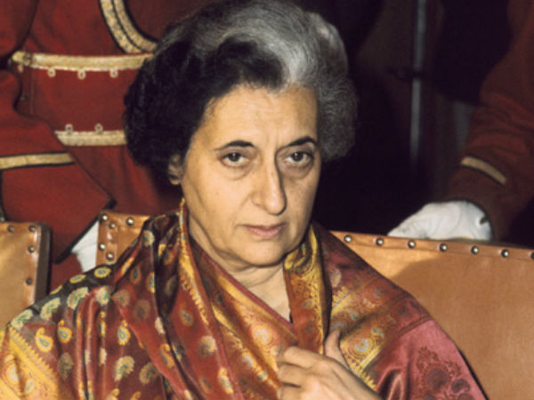 ইন্দিরাকে ‘প্রতারক’-বার্তা