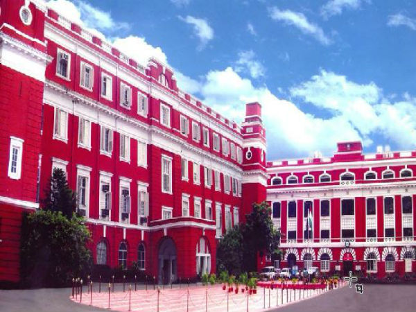 ভর সন্ধেয় ব্যস্ত রাস্তায় রক্তাক্ত দেহ! অচৈতন্য এক শিশু-সহ আরও দুই ভর সন্ধেয় ব্যস্ত রাস্তায় রক্তাক্ত দেহ! অচৈতন্য এক শিশু-সহ আরও দুই