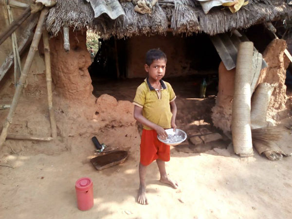 অবস্থানে অনড় মুখ্যমন্ত্রী