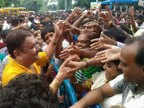 ওলা-উবার- নিয়ে এবার সরব মদন মিত্র, কাল বর্তমান পরিবহণমন্ত্রীর মুখোমুখি হচ্ছেন প্রাক্তন পরিবহণমন্ত্রী ওলা-উবার- নিয়ে এবার সরব মদন মিত্র, কাল বর্তমান পরিবহণমন্ত্রীর মুখোমুখি হচ্ছেন প্রাক্তন পরিবহণমন্ত্রী