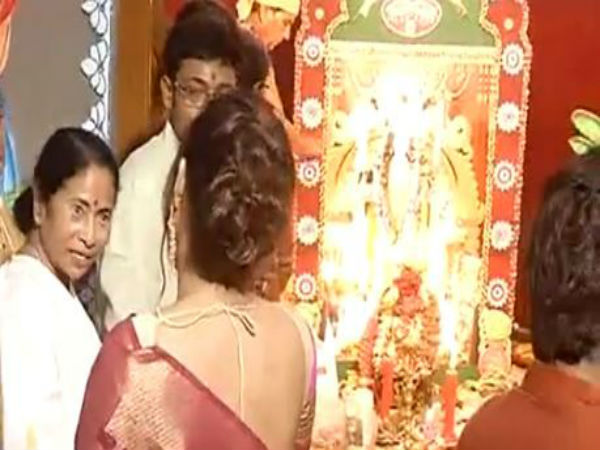 শহরের মেগা ইভেন্ট! নেতা-মন্ত্রী-অফিসারদের গন্তব্য কালীঘাট শহরের মেগা ইভেন্ট! নেতা-মন্ত্রী-অফিসারদের গন্তব্য কালীঘাট