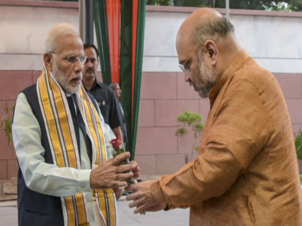 প্রধানমন্ত্রীর বিরুদ্ধে দুর্নীতির অভিযোগ