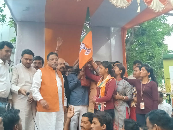 সক্রিয় মুকুল রায়