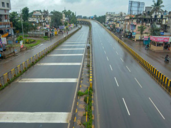 যত রাস্তা অতিক্রম, তার ওপর টোল! মোদী সরকারের নতুন নীতি প্রয়োগে নানা প্রশ্ন যত রাস্তা অতিক্রম, তার ওপর টোল! মোদী সরকারের নতুন নীতি প্রয়োগে নানা প্রশ্ন