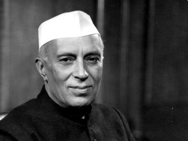 নেহরু প্রসঙ্গে থারুর