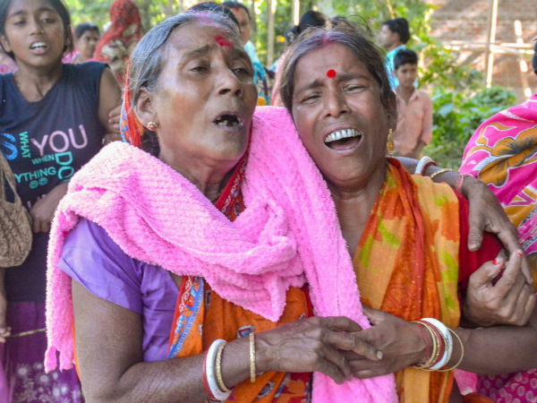 নির্বিচারে গুলি চালিয়ে খুনের পর ফের আক্রান্ত বাঙালি, অসমে চলছে উগ্রপন্থী আস্ফালন নির্বিচারে গুলি চালিয়ে খুনের পর ফের আক্রান্ত বাঙালি, অসমে চলছে উগ্রপন্থী আস্ফালন