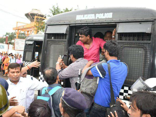 রাজ্য নির্বাচন কমিশনের বিজ্ঞপ্তিতে ফের ক্ষোভ রাজ্য নির্বাচন কমিশনের বিজ্ঞপ্তিতে ফের ক্ষোভ