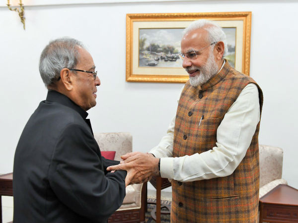 প্রণবদার সঙ্গে কথায় আনন্দ মোদীর! ভোটের মুখে সাক্ষাতে জল্পনা প্রণবদার সঙ্গে কথায় আনন্দ মোদীর! ভোটের মুখে সাক্ষাতে জল্পনা