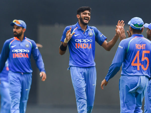১৫ ওভারেই খেল খতম করলেন বিরাট-রোহিত ১৫ ওভারেই খেল খতম করলেন বিরাট-রোহিত