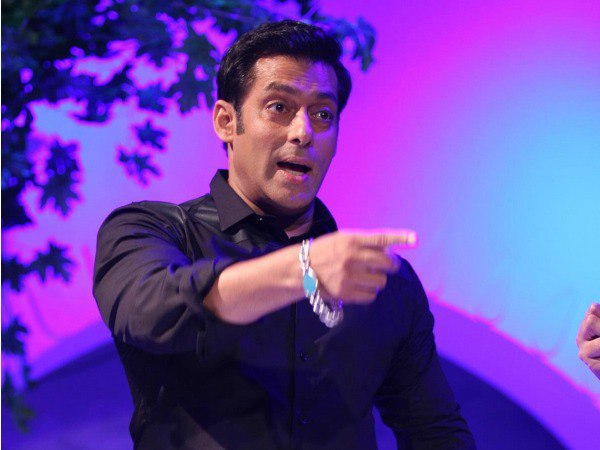 ফোনে সলমনকে খুনের হুমকি শাহরুখের, কী করল মুম্বই পুলিশ ফোনে সলমনকে খুনের হুমকি শাহরুখের, কী করল মুম্বই পুলিশ