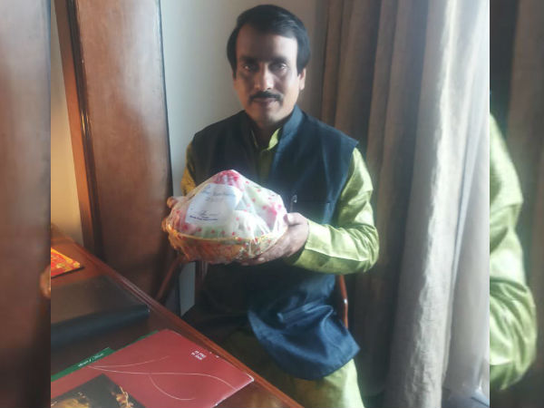 ব্রেকফাস্টে দোসা এবং কফি