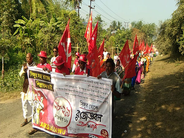 সব হাতে কাজের দাবি