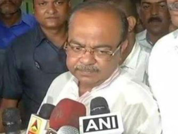 দলবদলে বাধা নারদ কাণ্ড