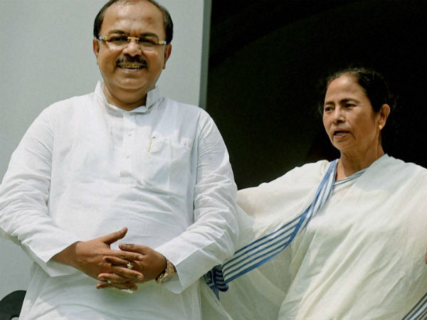 মমতা বাড়িতে ভাইফোঁটার আসরে শোভন
