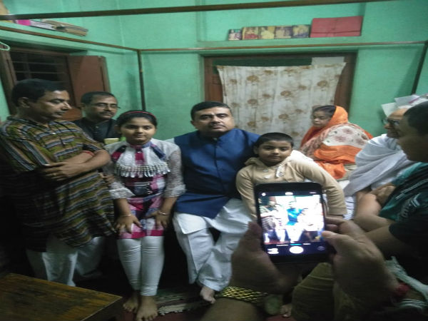 নিরাপত্তারক্ষীর পরিবারের পাশে
