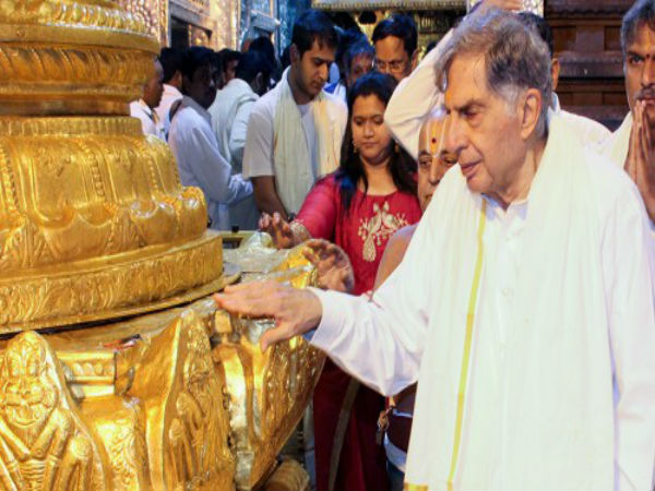 নজর রতন টাটার দিকে