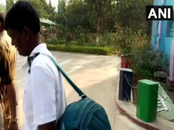 ১৬ বছর ভারতের জেলে কাটিয়ে গীতা হাতে দেশে ফিরছেন পাকিস্তানের জালাল উদ্দিন ১৬ বছর ভারতের জেলে কাটিয়ে গীতা হাতে দেশে ফিরছেন পাকিস্তানের জালাল উদ্দিন