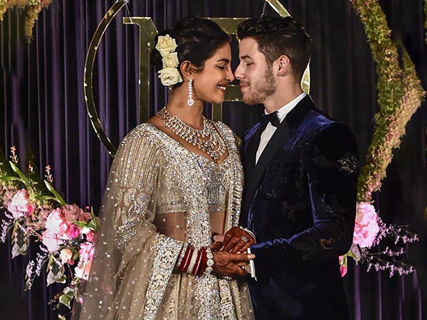 বাবা হচ্ছেন কবে! মুখ খুলে কী বলে ফেললেন নিক বাবা হচ্ছেন কবে! মুখ খুলে কী বলে ফেললেন নিক