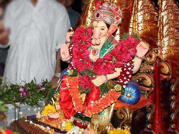 কোন দিকে মূর্তি স্থাপন করতে হবে?