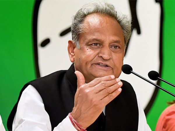 মোটা টাকার দর হাঁকছে বিজেপি