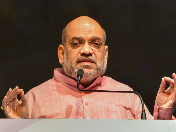 হরিৎ ক্ষেতে গেরুয়া মঞ্চ