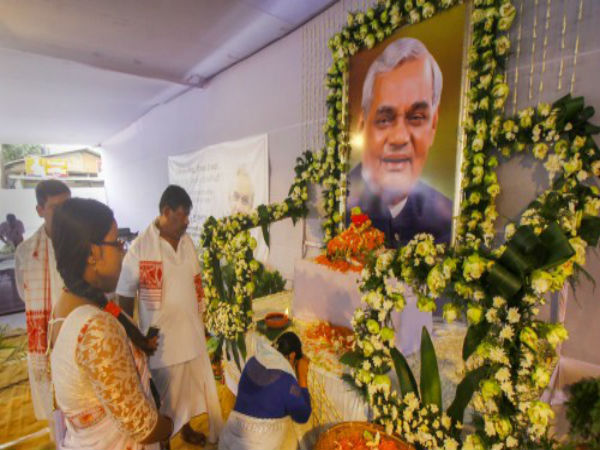 বিজেপির অভিনব পরিকল্পনা! বড়দিনে বেরোবে অটল বিকাশ যাত্রা বিজেপির অভিনব পরিকল্পনা! বড়দিনে বেরোবে অটল বিকাশ যাত্রা