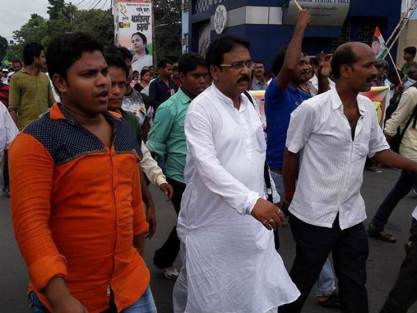 বিধায়ককে হত্যা করতে মাত্র ১০ মিনিটের অপারেশন, আর তাতেই জয়নগরে ৩ জনের মৃত্যু বিধায়ককে হত্যা করতে মাত্র ১০ মিনিটের অপারেশন, আর তাতেই জয়নগরে ৩ জনের মৃত্যু