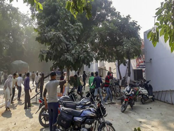 বিরোধীদের কড়া সমালোচনার মুখে যোগী সরকার
