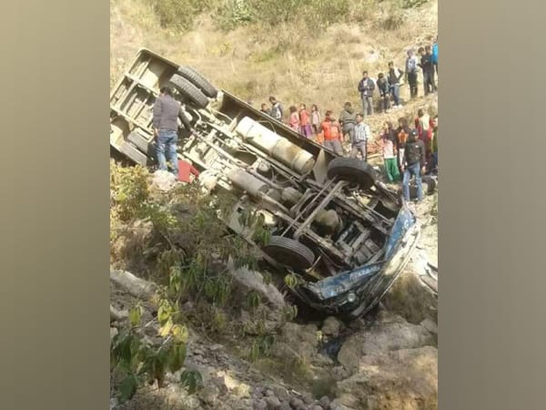 নেপালে ভয়াবহ বাস দুর্ঘটনা! ছাত্র শিক্ষক মিলিয়ে মৃত কমপক্ষে ২১ নেপালে ভয়াবহ বাস দুর্ঘটনা! ছাত্র শিক্ষক মিলিয়ে মৃত কমপক্ষে ২১