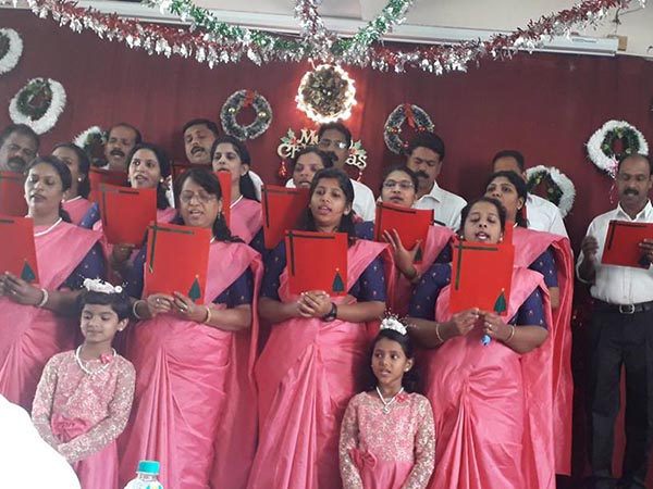 ক্রিসমাসে ক্যারোল গান