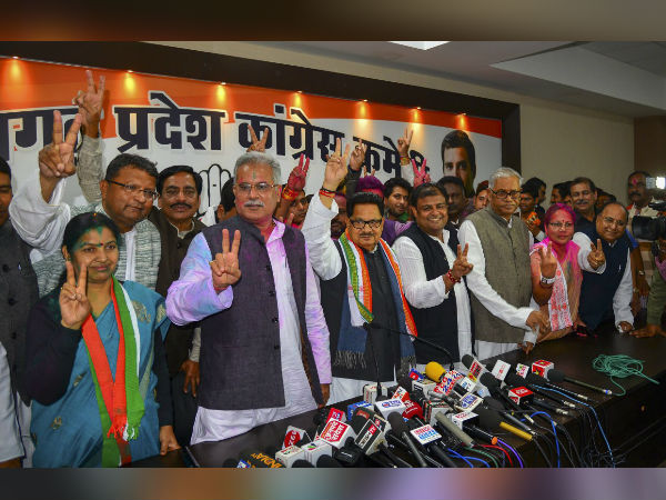 কে হবেন মুখ্যমন্ত্রী, দিল্লি গেলেন শচিন-অশোক কে হবেন মুখ্যমন্ত্রী, দিল্লি গেলেন শচিন-অশোক