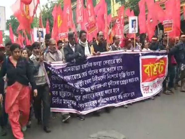 আমডাঙার ঘরছাড়াদের পাশে! অবরোধের হুঁশিয়ারি সিপিএম-এর আমডাঙার ঘরছাড়াদের পাশে! অবরোধের হুঁশিয়ারি সিপিএম-এর