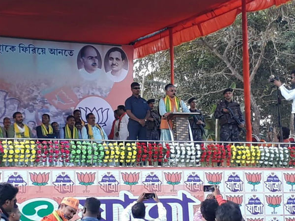 বিজেপির রথযাত্রায় হোঁচট, কার্যত ধন্যবাদ জ্ঞাপনের সভা হল কোচবিহারের মঞ্চে বিজেপির রথযাত্রায় হোঁচট, কার্যত ধন্যবাদ জ্ঞাপনের সভা হল কোচবিহারের মঞ্চে