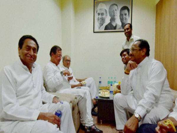 ভোররাতে সাংবাদিক সম্মেলন