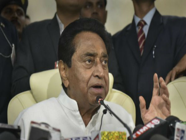 কমলনাথের শপথে বিরল ছবি! দলমত নির্বিশেষে মামা-র প্রশংসা কমলনাথের শপথে বিরল ছবি! দলমত নির্বিশেষে মামা-র প্রশংসা