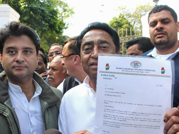 কে হবেন মুখ্যমন্ত্রী, দিল্লি গেলেন শচিন-অশোক কে হবেন মুখ্যমন্ত্রী, দিল্লি গেলেন শচিন-অশোক