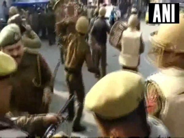থমথমে কাঠুয়া