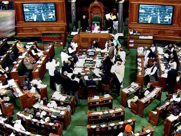তিন তালাক নিয়ে কেন্দ্র নয়া বিল পেশ করল লোকসভায় তিন তালাক নিয়ে কেন্দ্র নয়া বিল পেশ করল লোকসভায়