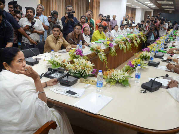 নজরে লোকসভা! রাজ্য মন্ত্রিসভায় বড় রদবদলের পথে মমতা নজরে লোকসভা! রাজ্য মন্ত্রিসভায় বড় রদবদলের পথে মমতা