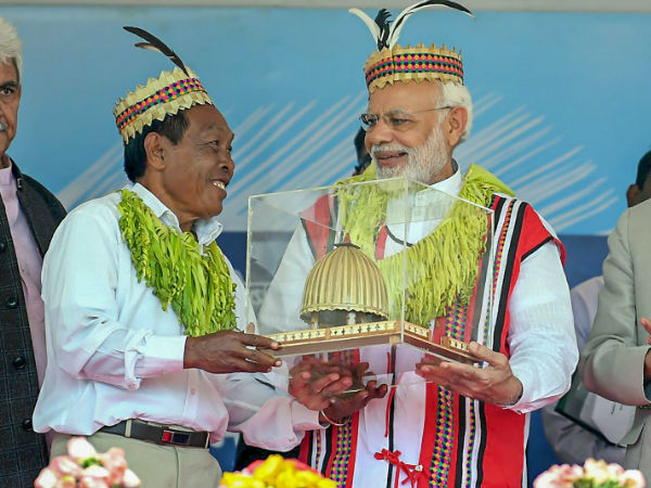 নেতাজির ৭৫ বছর পর তেরঙ্গা তুললেন মোদীজি নেতাজির ৭৫ বছর পর তেরঙ্গা তুললেন মোদীজি
